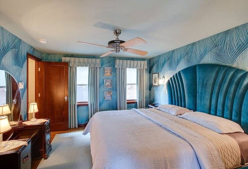 Retro Style Home In Ruston: Walkable Location!