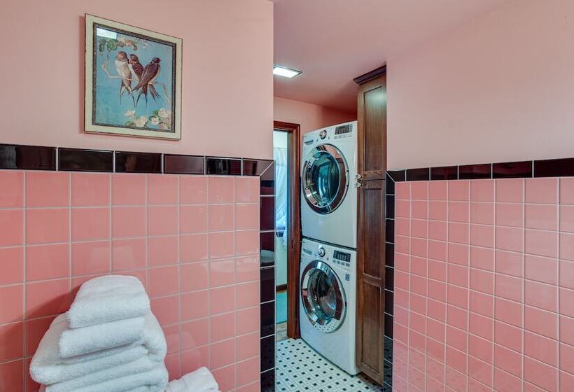 Retro Style Home In Ruston: Walkable Location!