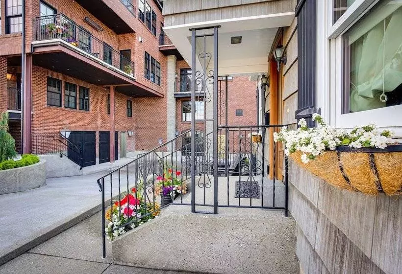 Retro Style Home In Ruston: Walkable Location!