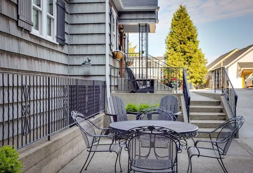 Retro Style Home In Ruston: Walkable Location!