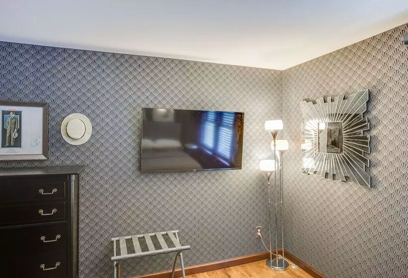 Retro Style Home In Ruston: Walkable Location!