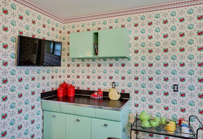 Retro Style Home In Ruston: Walkable Location!