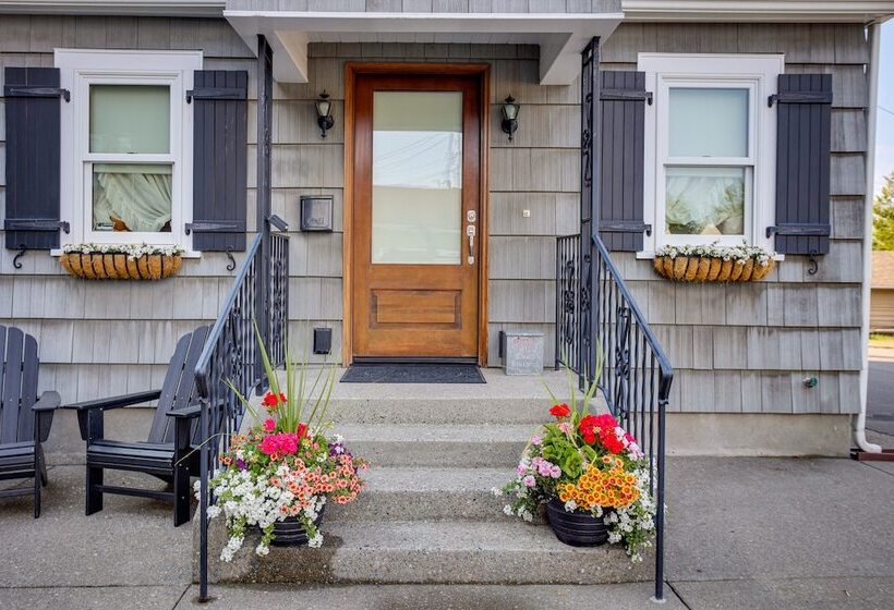 Retro Style Home In Ruston: Walkable Location!