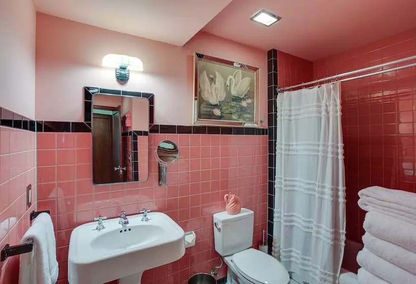 Retro Style Home In Ruston: Walkable Location!