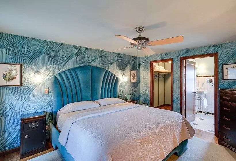 Retro Style Home In Ruston: Walkable Location!