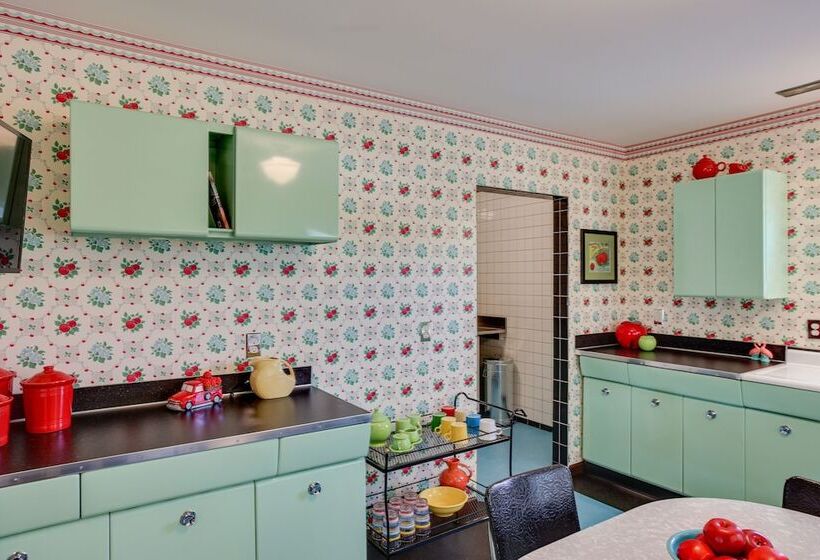 Retro Style Home In Ruston: Walkable Location!