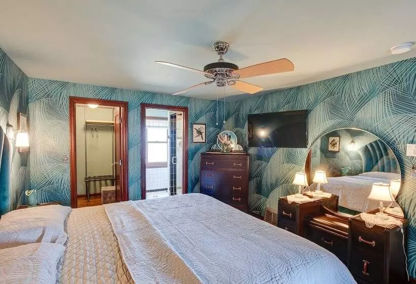 Retro Style Home In Ruston: Walkable Location!