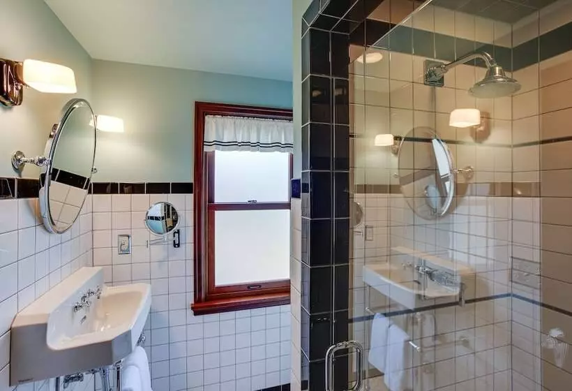 Retro Style Home In Ruston: Walkable Location!