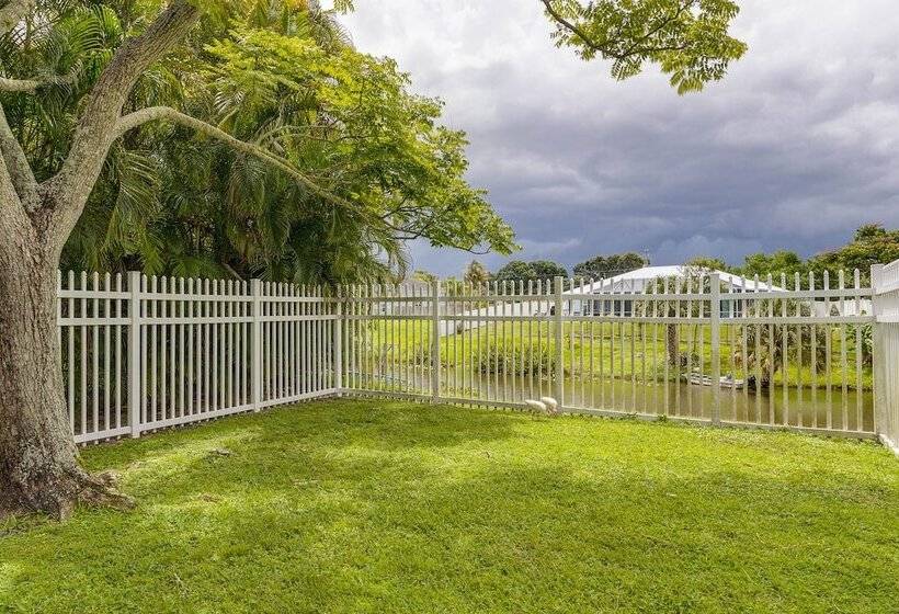 Riverfront Port St Lucie Home: Hot Tub + Dock!