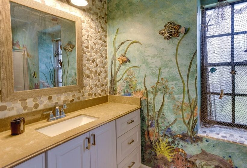 Riverfront Port St Lucie Home: Hot Tub + Dock!