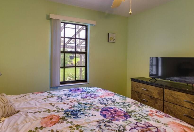 Riverfront Port St Lucie Home: Hot Tub + Dock!