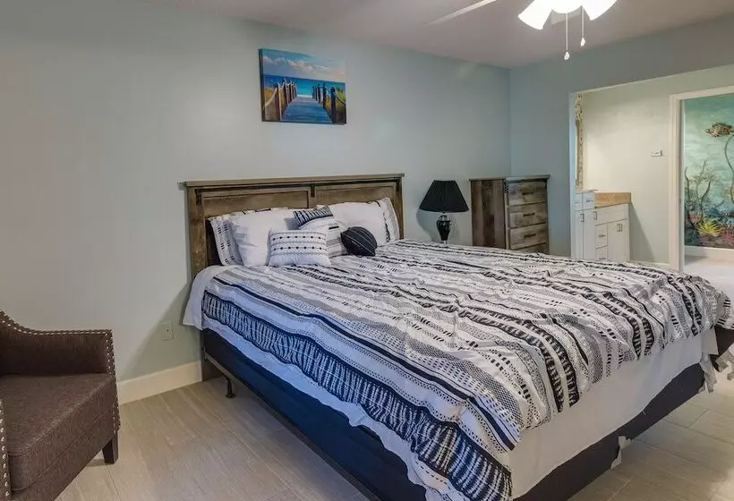 Riverfront Port St Lucie Home: Hot Tub + Dock!