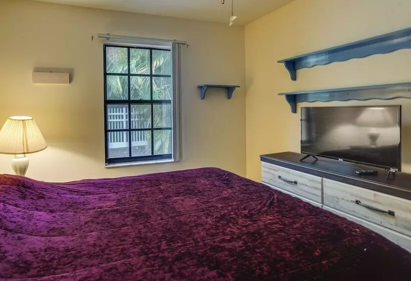Riverfront Port St Lucie Home: Hot Tub + Dock!