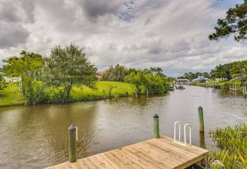 Riverfront Port St Lucie Home: Hot Tub + Dock!