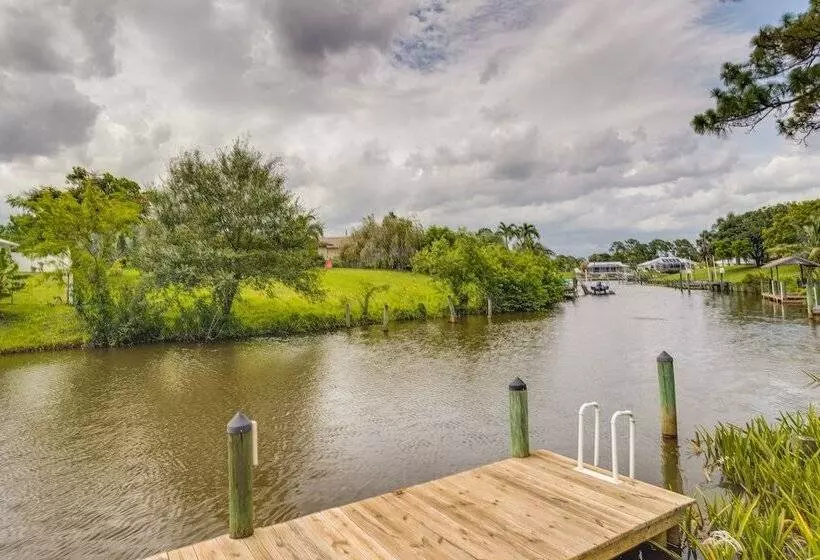 Riverfront Port St Lucie Home: Hot Tub + Dock!