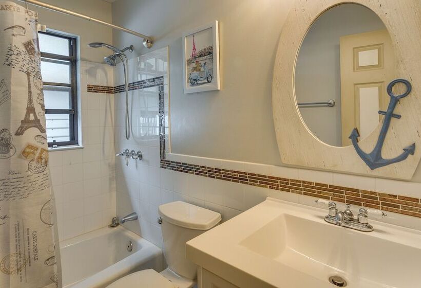 Riverfront Port St Lucie Home: Hot Tub + Dock!