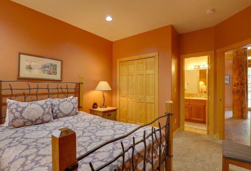 Hot Tub & Ski Shuttle: Rustic Breckenridge Retreat