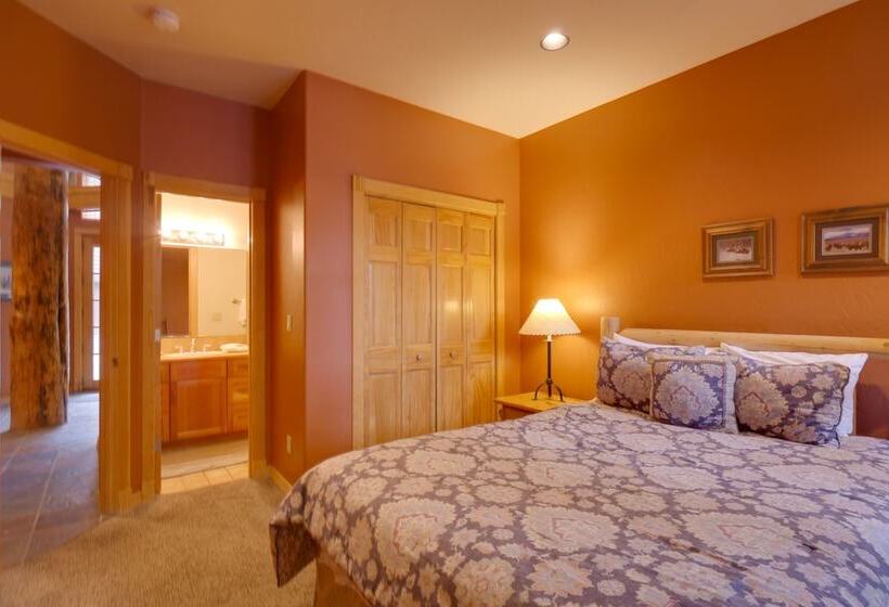 Hot Tub & Ski Shuttle: Rustic Breckenridge Retreat