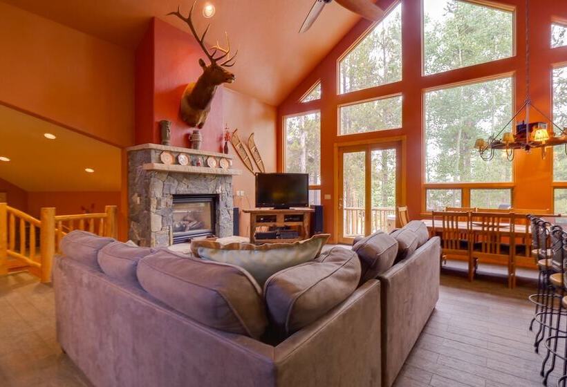 Hot Tub & Ski Shuttle: Rustic Breckenridge Retreat