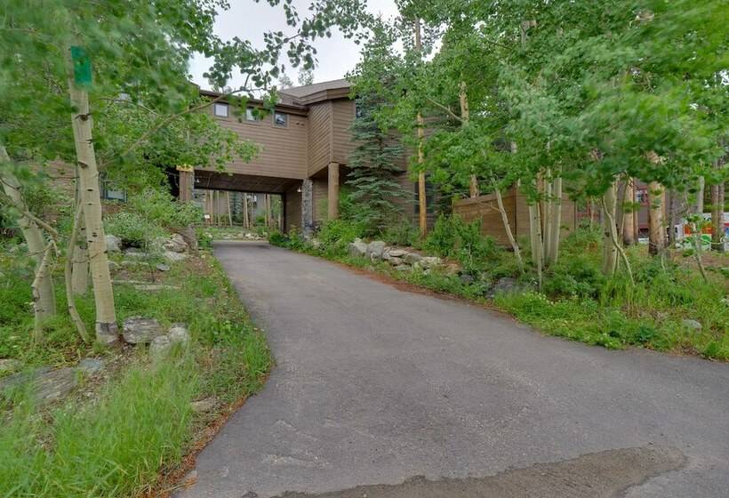 Hot Tub & Ski Shuttle: Rustic Breckenridge Retreat