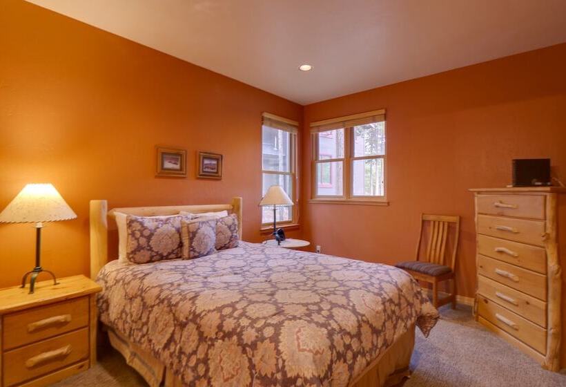 Hot Tub & Ski Shuttle: Rustic Breckenridge Retreat