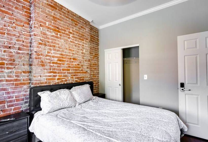 Saint Louis Home W/ Deck: 4 Mi To Downtown!