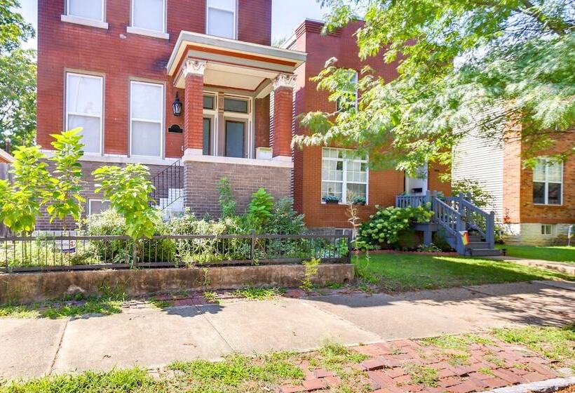 Saint Louis Home W/ Deck: 4 Mi To Downtown!