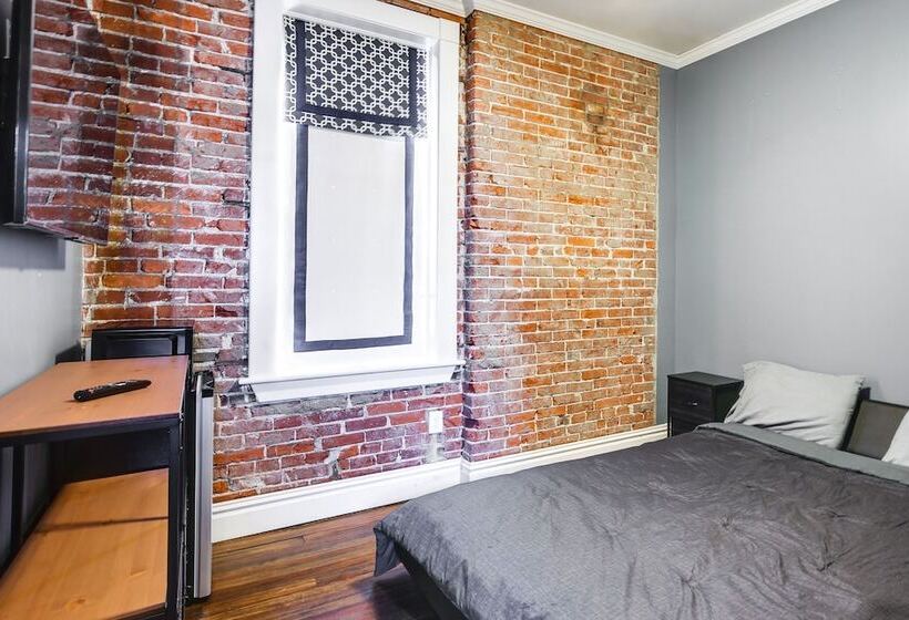 Saint Louis Home W/ Deck: 4 Mi To Downtown!