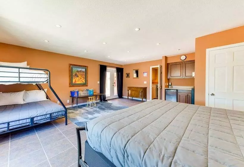 Secluded Mesa Home W/ Pool, Outdoor Kitchen & Bar!