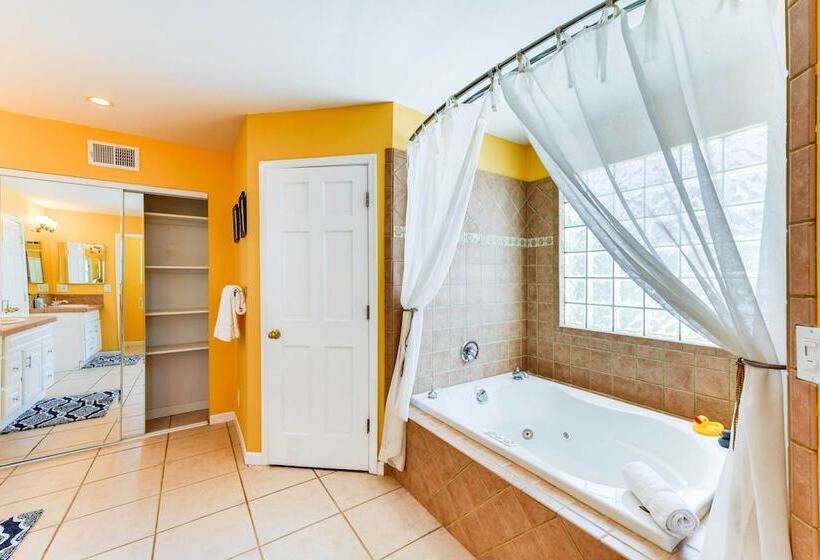 Secluded Mesa Home W/ Pool, Outdoor Kitchen & Bar!