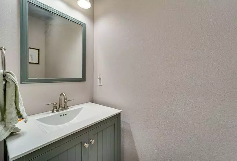 Spacious Lubbock Home W/ Private Pool & Yard!