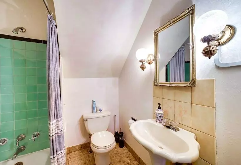 Spacious Pittsburgh Rental: Walk To Frick Park!