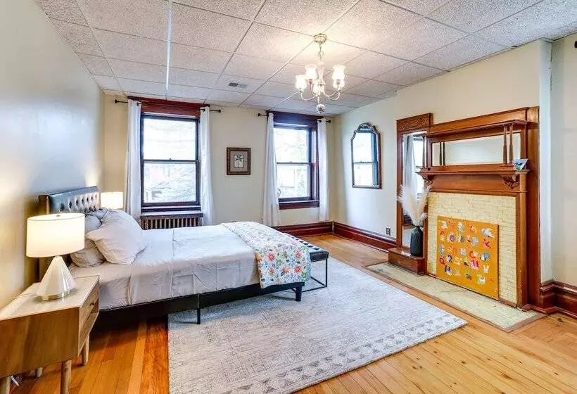 Spacious Pittsburgh Rental: Walk To Frick Park!