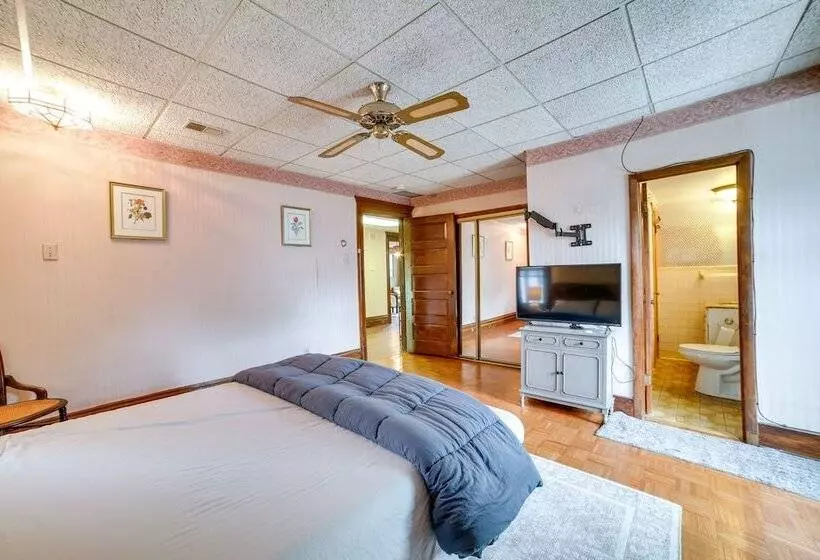 Spacious Pittsburgh Rental: Walk To Frick Park!