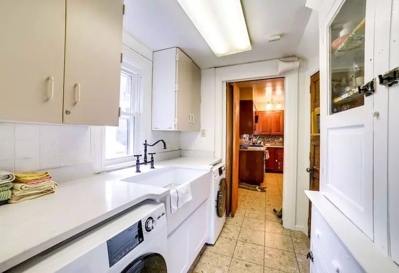 Spacious Pittsburgh Rental: Walk To Frick Park!