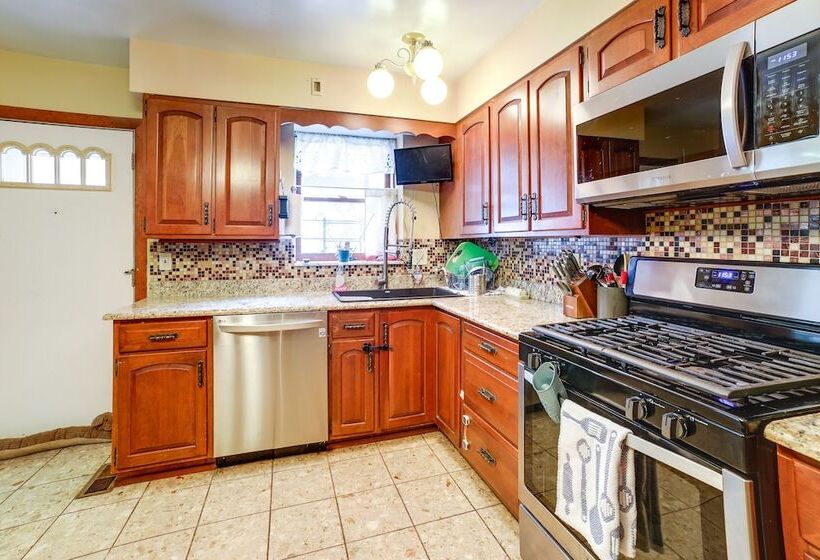Spacious Pittsburgh Rental: Walk To Frick Park!