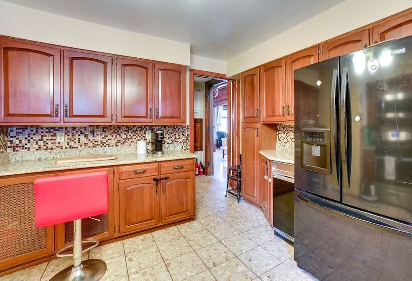 Spacious Pittsburgh Rental: Walk To Frick Park!