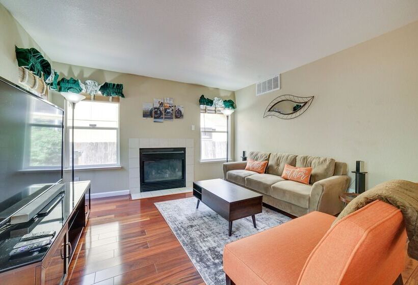 Spacious Reno Home W/ Deck ~ 1 Mi To Downtown!