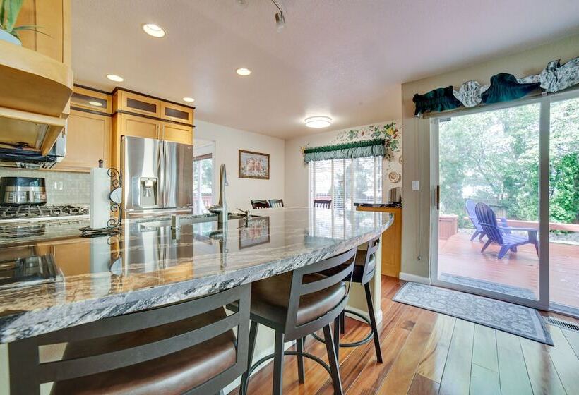 Spacious Reno Home W/ Deck ~ 1 Mi To Downtown!