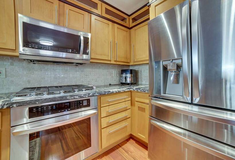 Spacious Reno Home W/ Deck ~ 1 Mi To Downtown!