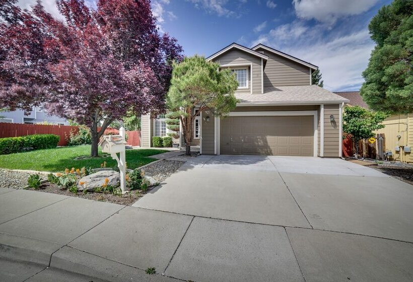 Spacious Reno Home W/ Deck ~ 1 Mi To Downtown!