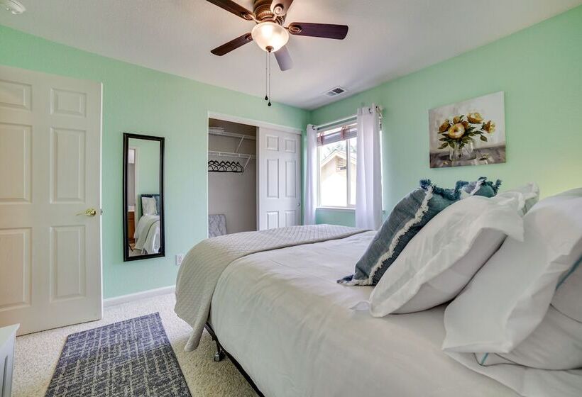 Spacious Reno Home W/ Deck ~ 1 Mi To Downtown!