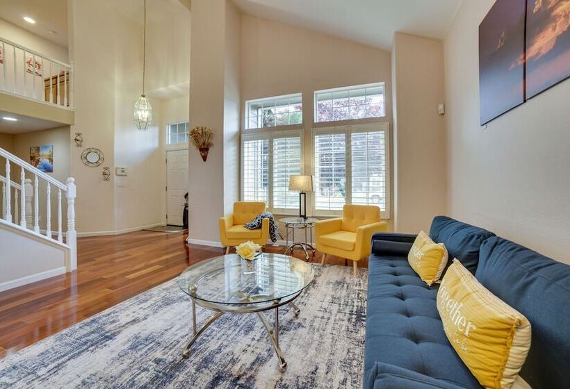 Spacious Reno Home W/ Deck ~ 1 Mi To Downtown!