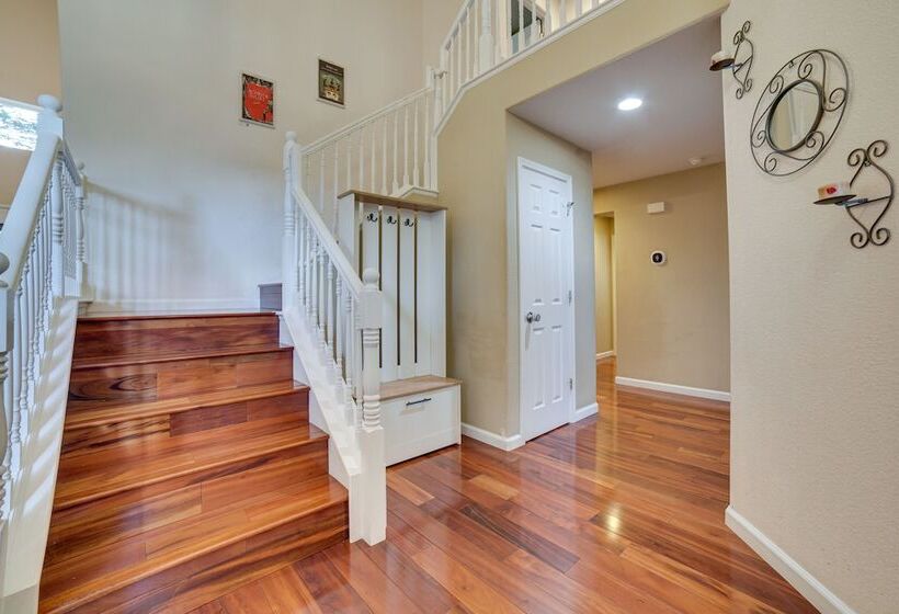 Spacious Reno Home W/ Deck ~ 1 Mi To Downtown!