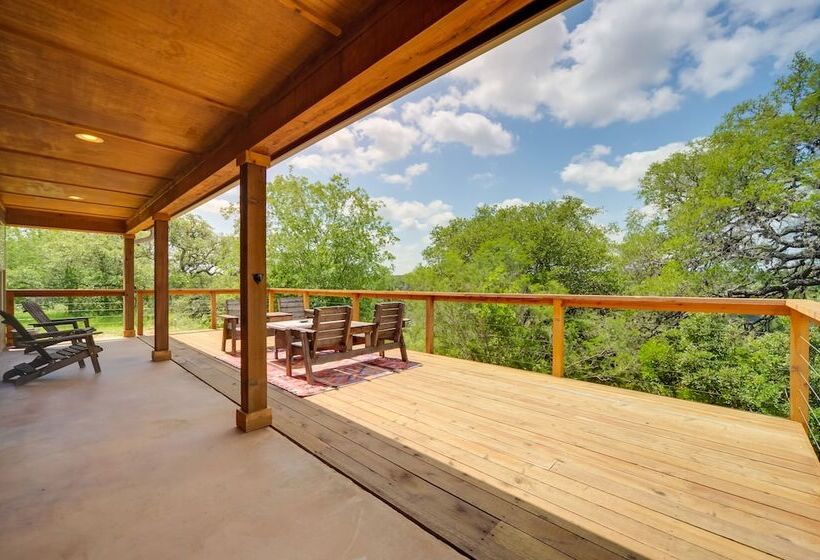 Spicewood Ranch Cabin W/ Deck, Barn Access!