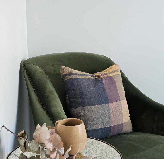 St Hugh Hotel Wagga Wagga