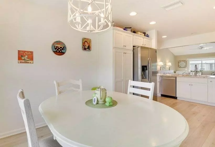 Sumterville Home In The Villages: Screened Porch!