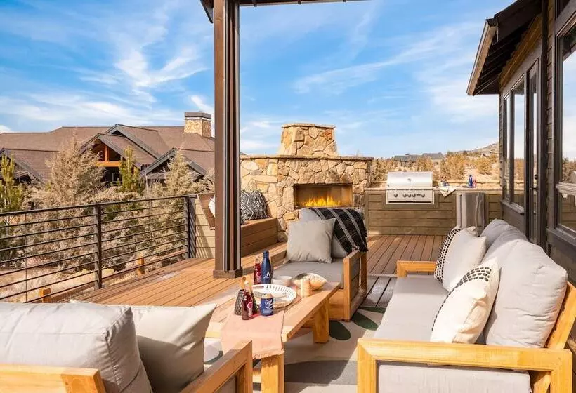 Heritage By Avantstay Luxe Oregon Retreat + Deck
