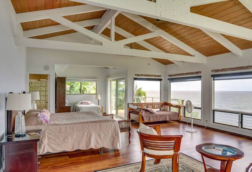 Hilo Home W/ Private Deck + Stunning Ocean Views!