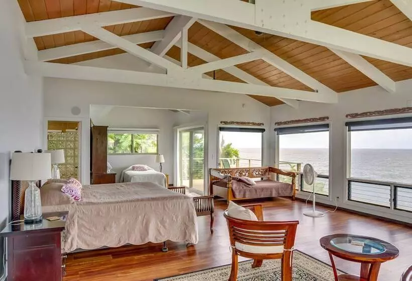 Hilo Home W/ Private Deck + Stunning Ocean Views!